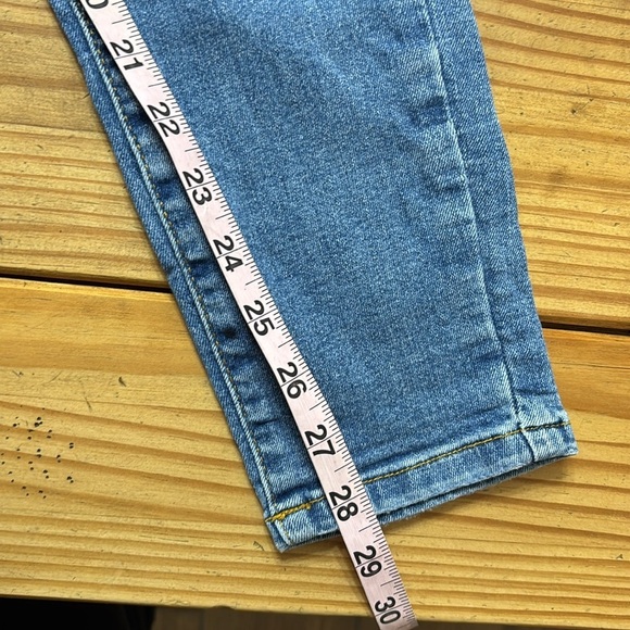 F21 Women's Blue Distressed Jeans - Picture 7 of 7